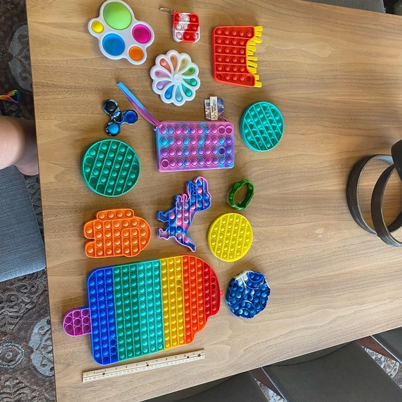 HUGE collection of POP ITS! - Picture 2 of 10